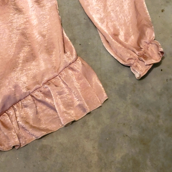 New Auditions romper. Large open keyhole back. Mock neck. Small. Ruffle trim. - Picture 4 of 8